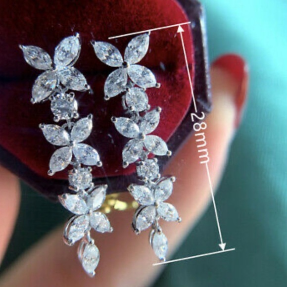 New Sterling silver diamond earrings - Picture 5 of 6